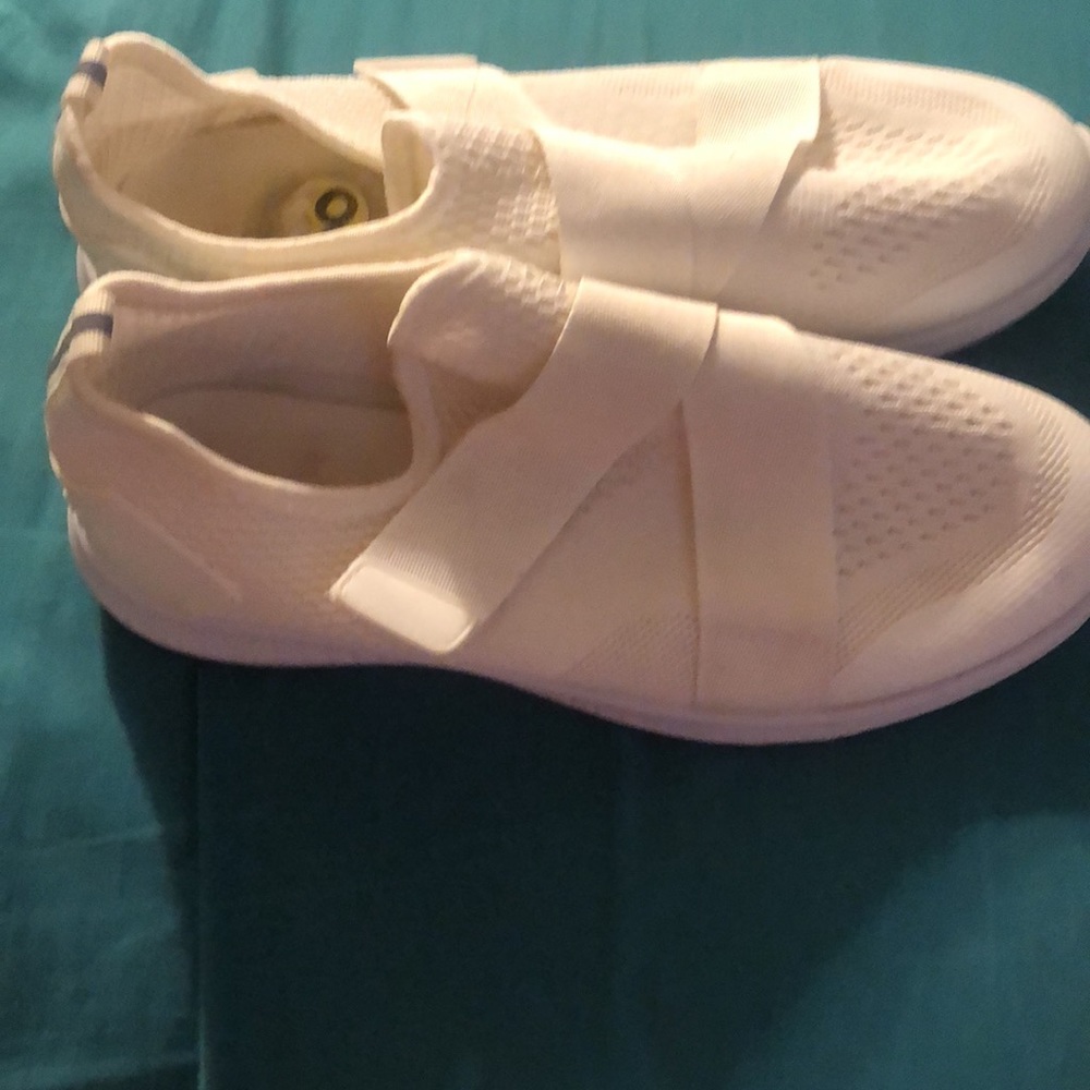 Women’s White Size 9 Danskin Shoes - Picture 5 of 9